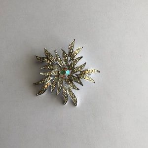 Vintage Sarah Coventry Flower Pin